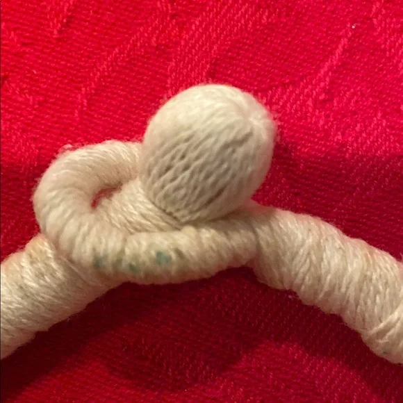 Elegant Cream Beaded Necklace with robe detail - Picture 13 of 13